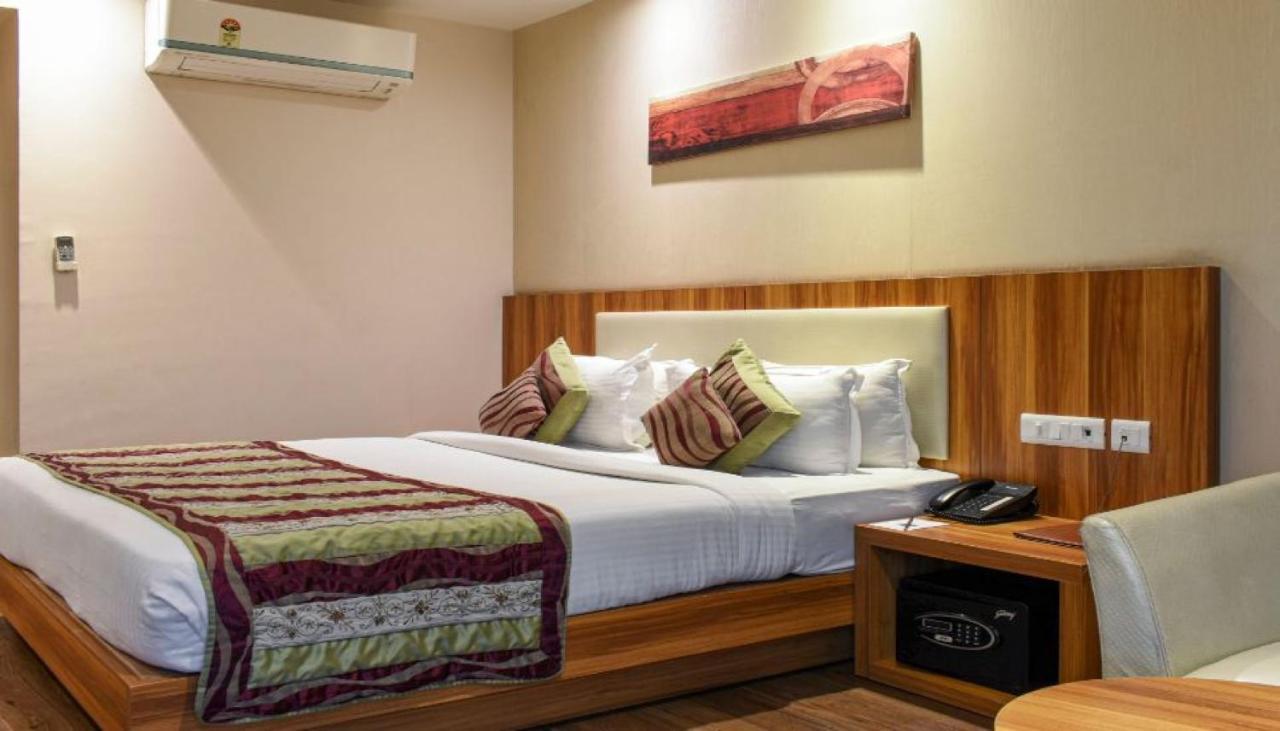 Hotel Le Roi Raipur At Raipur Railway Station Екстер'єр фото