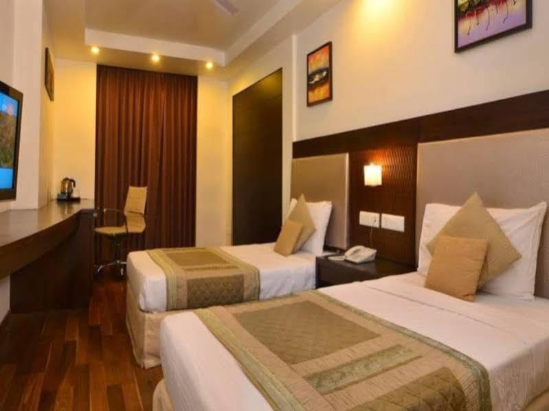 Hotel Le Roi Raipur At Raipur Railway Station Екстер'єр фото